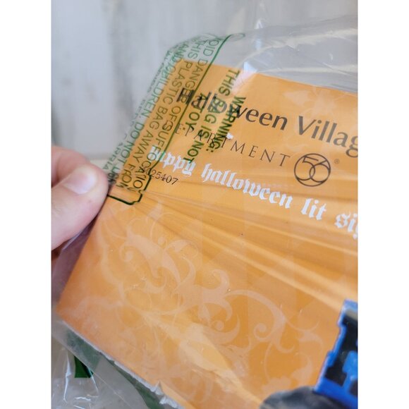 Dept 56 4025407 NEW Happy Halloween lit sign village accessory - Picture 5 of 9